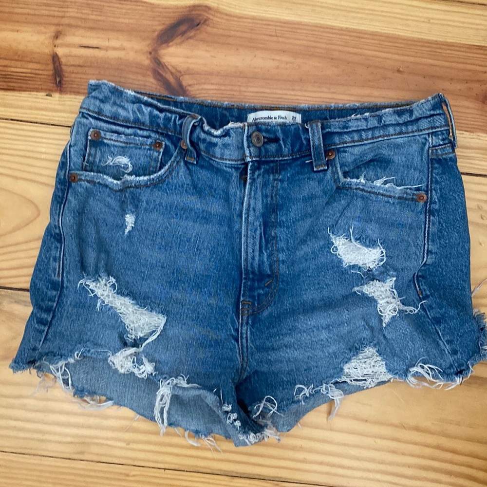 Abercrombie & Fitch High Rise Mom Short distressed